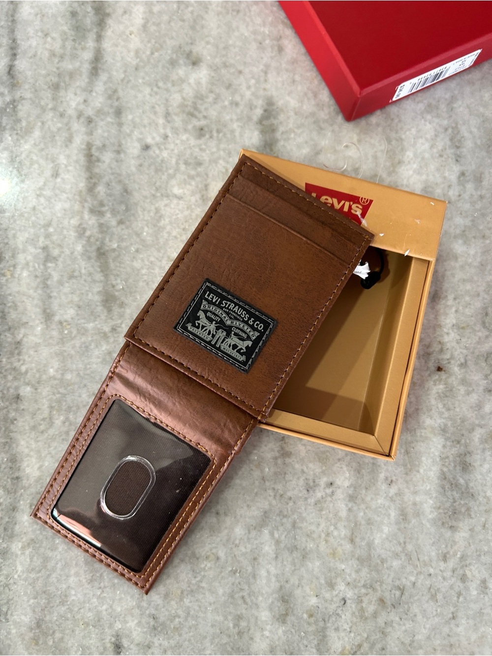 Levi Strauss & Co Magnet Slim Wallet Brown